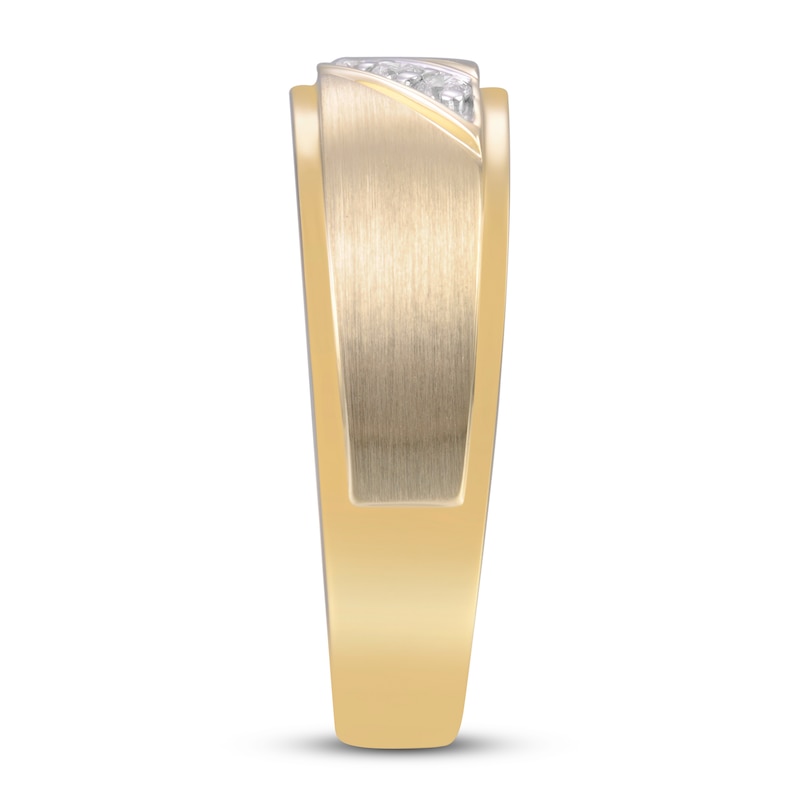 Main Image 2 of Men's 3-Stone Diamond Wedding Band 1/10 ct tw Round 10K Yellow Gold