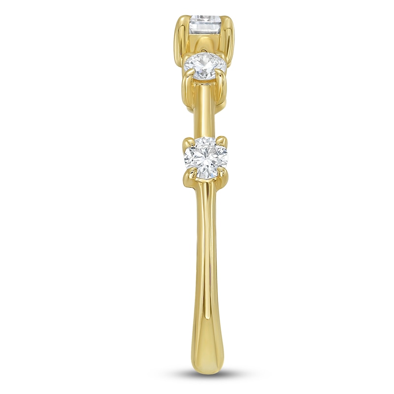 Main Image 3 of Jared Signature Emerald & Round-Cut Lab-Grown Diamond Station Ring 1/2 ct tw 14K Yellow Gold