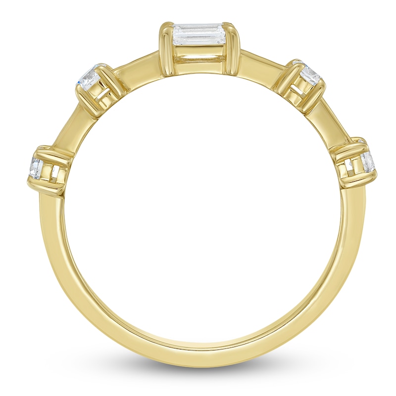 Main Image 4 of Jared Signature Emerald & Round-Cut Lab-Grown Diamond Station Ring 1/2 ct tw 14K Yellow Gold