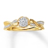 Previously Owned Ring 1/6 ct tw Round-cut Diamonds 10K Yellow Gold