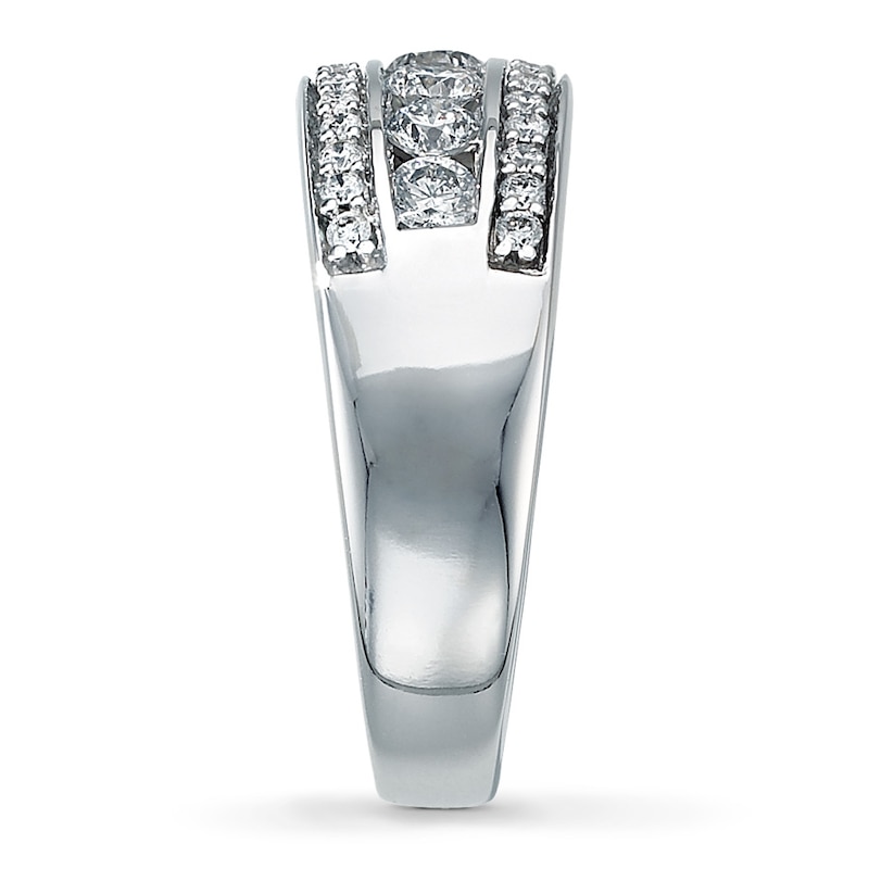 Main Image 3 of Previously Owned Diamond Ring 1 ct tw Round-Cut 14K White Gold