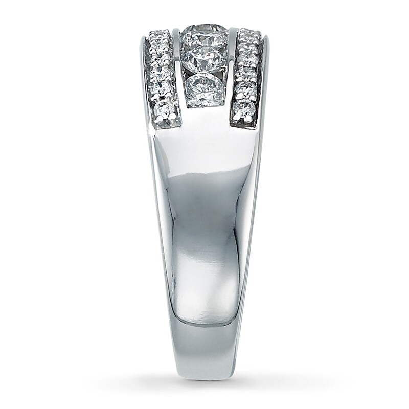 Main Image 3 of Previously Owned Diamond Ring 1 ct tw Round-Cut 14K White Gold