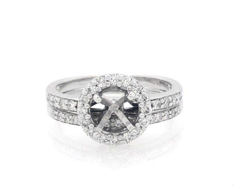 Main Image 1 of Previously Owned Diamond Halo Bridal Set 1/2 ct tw 14K White Gold