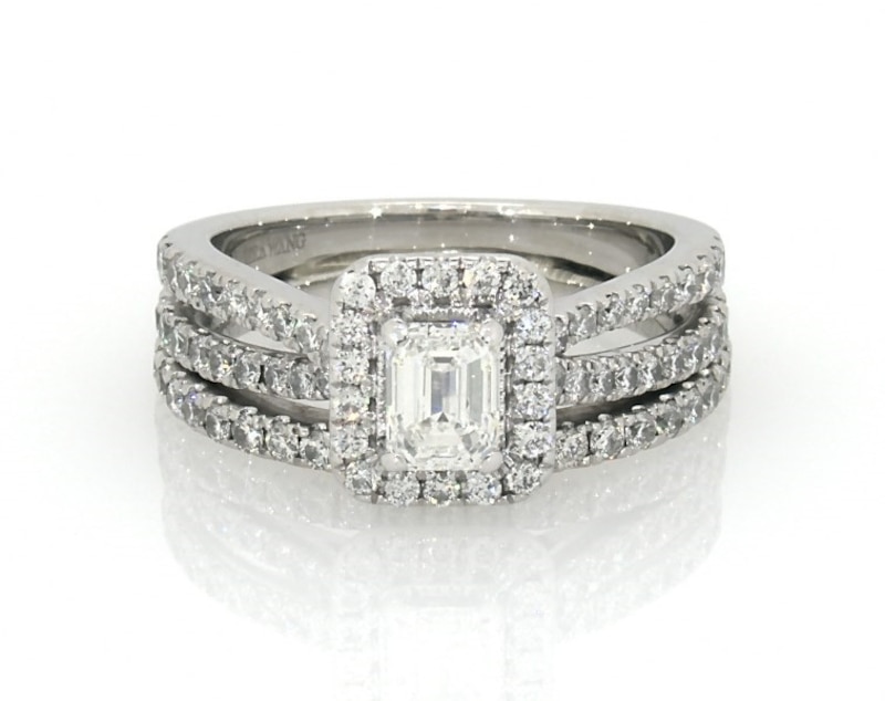 Main Image 1 of Previously Owned Emerald & Round-Cut Diamond Bridal Set 1-1/3 ct tw 14K White Gold