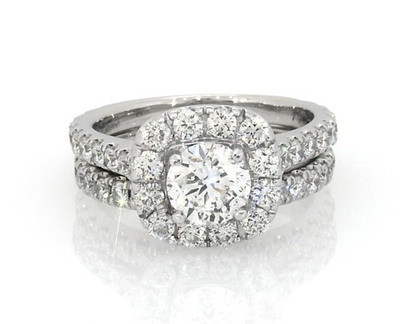 Main Image 1 of Previously Owned Diamond Bridal Set 2-1/2 ct tw 14K White Gold