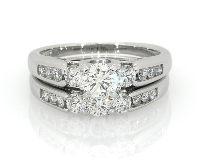 Main Image 1 of Previously Owned Diamond Bridal Set 1-5/8 ct tw 14K White Gold