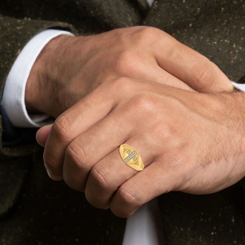 Main Image 4 of Men's Diamond Cross Ring 1/4 ct tw Round 14K Yellow Gold