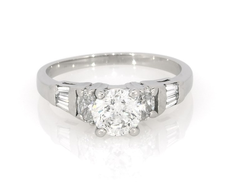 Main Image 1 of Previously Owned Round-Cut Diamond Engagement Ring 1-1/4 ct tw Platinum Size 6.25