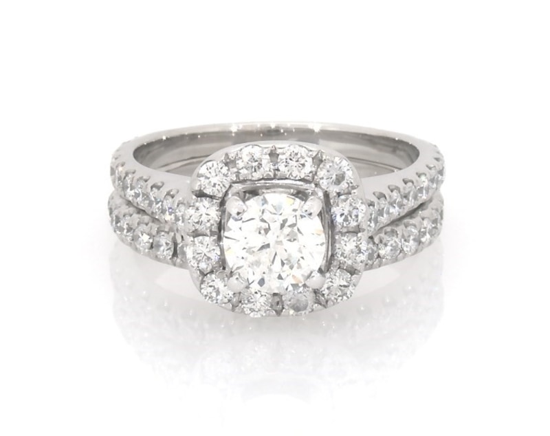 Main Image 1 of Previously Owned Neil Lane Round-Cut Diamond Halo Bridal Set 1-1/2 ct tw 14K White Gold Size 5