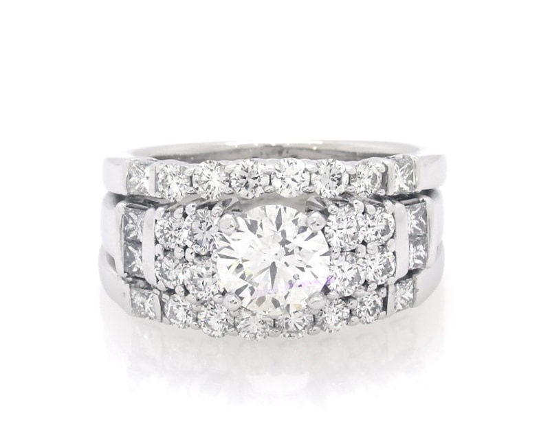 Main Image 1 of Previously Owned Round-Cut Diamond Bridal Set 2-1/5 ct tw 18K White Gold Size 6.75