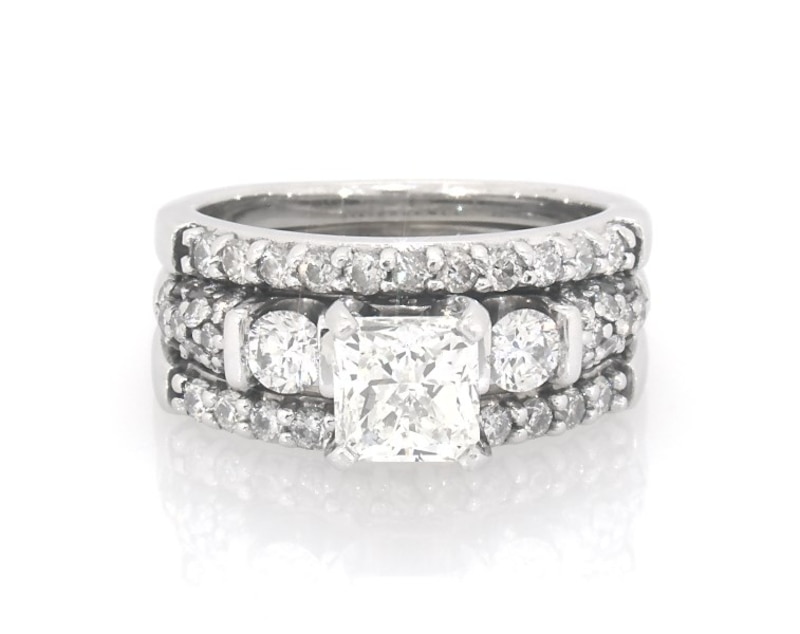 Main Image 1 of Previously Owned Radiant-Cut Diamond Bridal Set 2-1/5 ct tw 14K White Gold Size 5.5