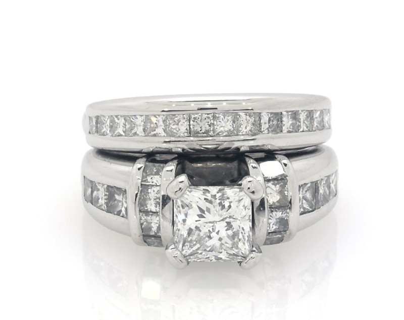 Main Image 1 of Previously Owned Princess-Cut Diamond Bridal Set 2-5/8 ct tw 18K White Gold Size 5.25