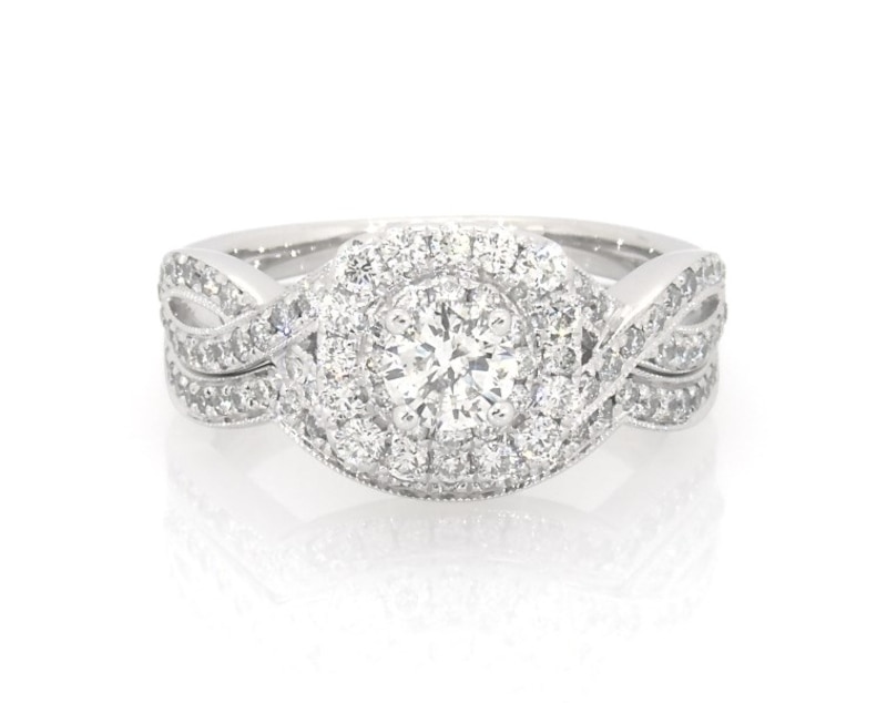 Main Image 1 of Previously Owned Neil Lane Round-Cut Diamond Halo Bridal Set 7/8 ct tw 14K White Gold Size 5.5