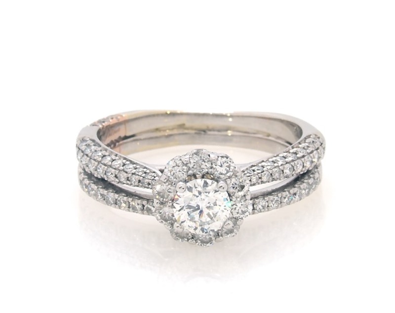 Main Image 1 of Previously Owned Round-Cut Diamond Scalloped Halo Bridal Set 1-1/2 ct tw 14K White Gold Size 8
