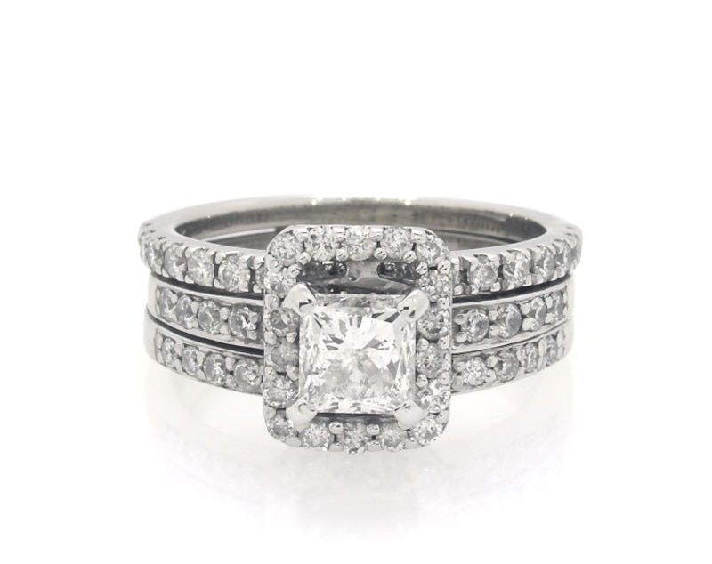Main Image 1 of Previously Owned Princess-Cut Diamond Halo Bridal Set 1-1/2 ct tw 14K White Gold Size 5.25