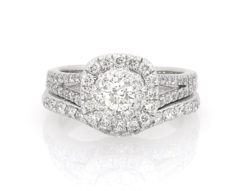 Main Image 1 of Previously Owned Round-Cut Diamond Halo Bridal Set 7/8 ct tw 14K White Gold Size 4.25
