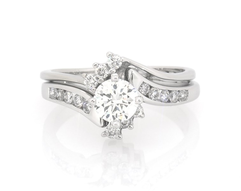 Main Image 1 of Previously Owned Round-Cut Diamond Bridal Set 7/8 ct tw 14K White Gold Size 6.5