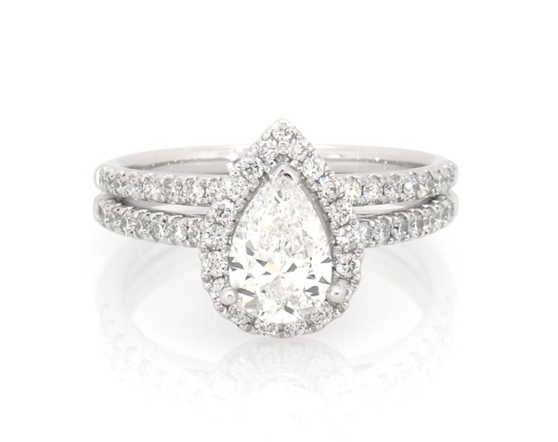 Main Image 1 of Previously Owned Pear-Shaped Halo Bridal Set 1-1/2 ct tw 14K White Gold Size 7