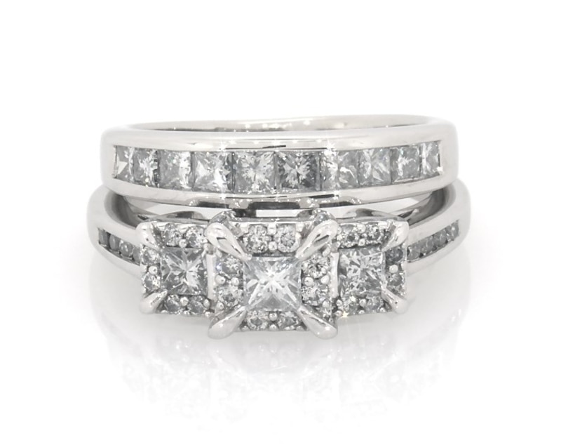 Main Image 1 of Previously Owned Princess-Cut Diamond Three-Stone Bridal Set 7/8 ct tw 14K White Gold Size 4.25