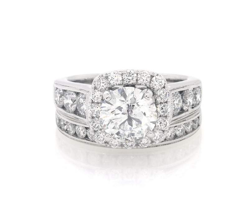 Main Image 1 of Previously Owned Round-Cut Diamond Halo Bridal Set 2-7/8 ct tw 14K White Gold Size 5.25
