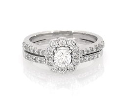 Previously Owned Round-Cut Diamond Scalloped Halo Bridal Set 7/8 ct tw 14K White Gold Size 5.75
