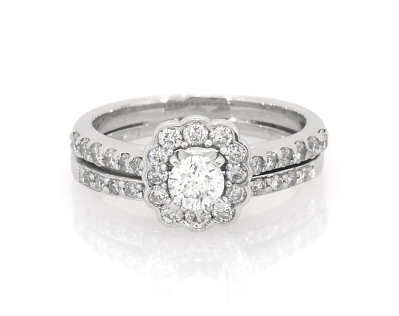 Main Image 1 of Previously Owned Round-Cut Diamond Scalloped Halo Bridal Set 7/8 ct tw 14K White Gold Size 5.75