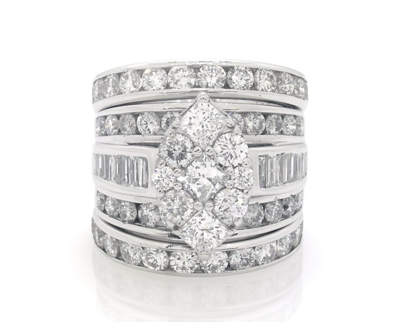 Main Image 1 of Previously Owned Multi-Diamond Bridal Set 4-7/8 ct tw 14K White Gold Size 5.5