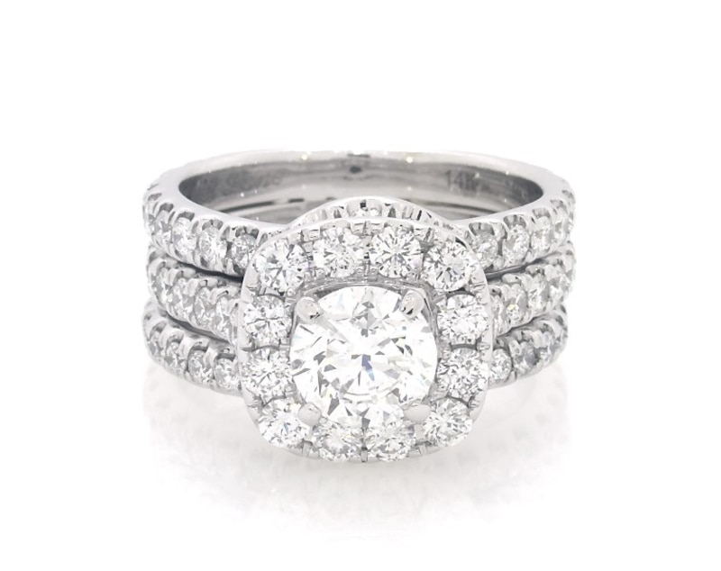 Main Image 1 of Previously Owned Neil Lane Round-Cut Diamond Halo Bridal Set 2-3/4 ct tw 14K White Gold Size 5.25