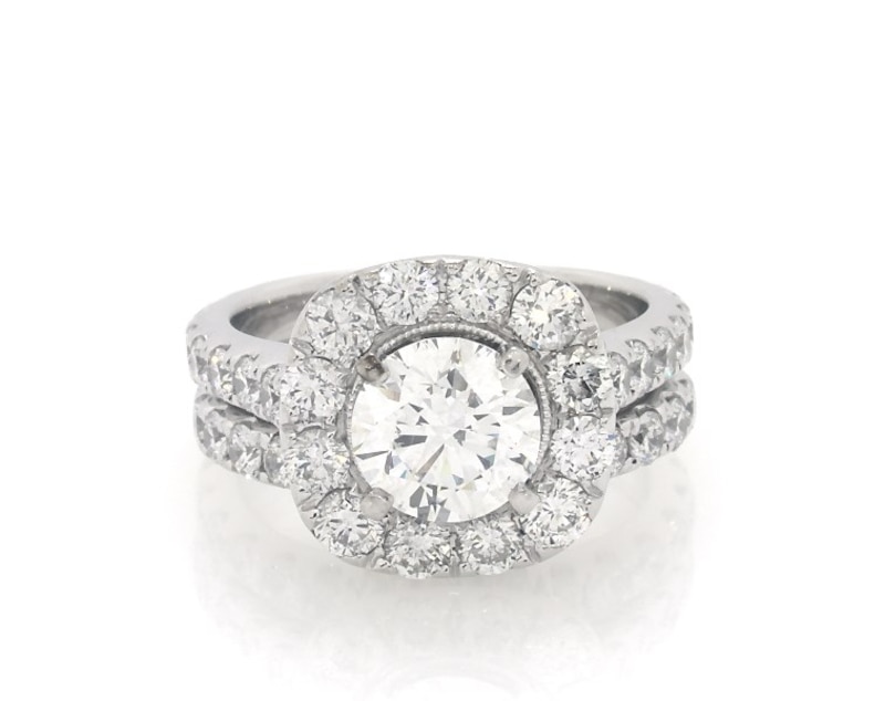 Main Image 1 of Previously Owned Neil Lane Round-Cut Diamond Halo Bridal Set 3-1/5 ct tw 14K White Gold Size 4.75