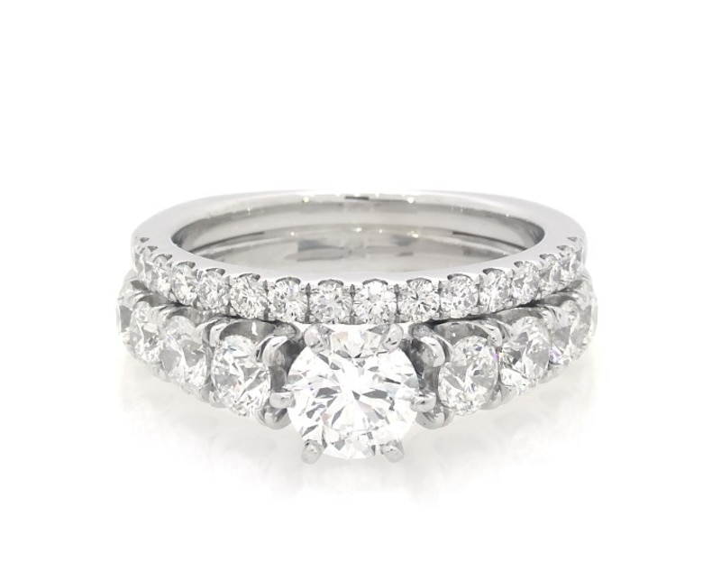 Main Image 1 of Previously Owned Round-Cut Diamond Bridal Set 2-1/4 ct tw 18K White Gold Size 6.75