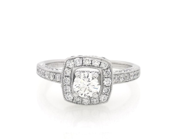 Previously Owned Round-Cut Diamond Halo Engagement Ring 7/8 ct tw 14K White Gold Size 5.75