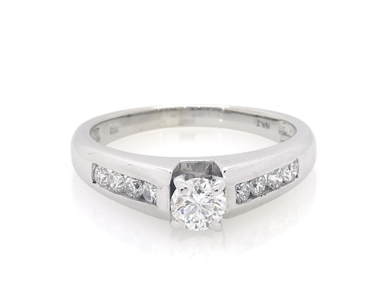 Previously Owned Round-Cut Diamond Engagement Ring 3/4 ct tw 14K White Gold Size 8.5