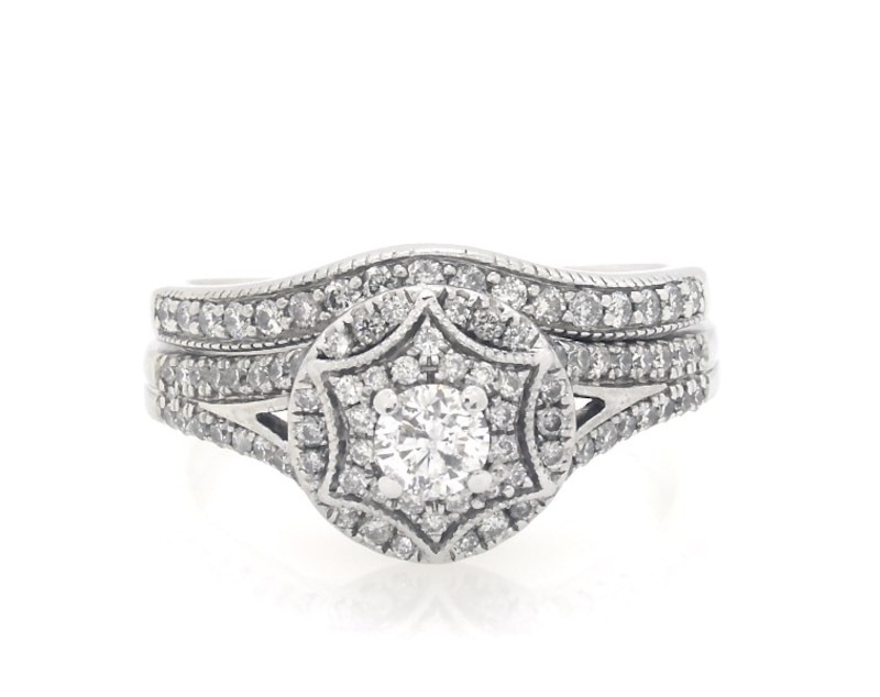 Main Image 1 of Previously Owned Round-Cut Diamond Halo Bridal Set 7/8 ct tw 14K White Gold Size 9.25