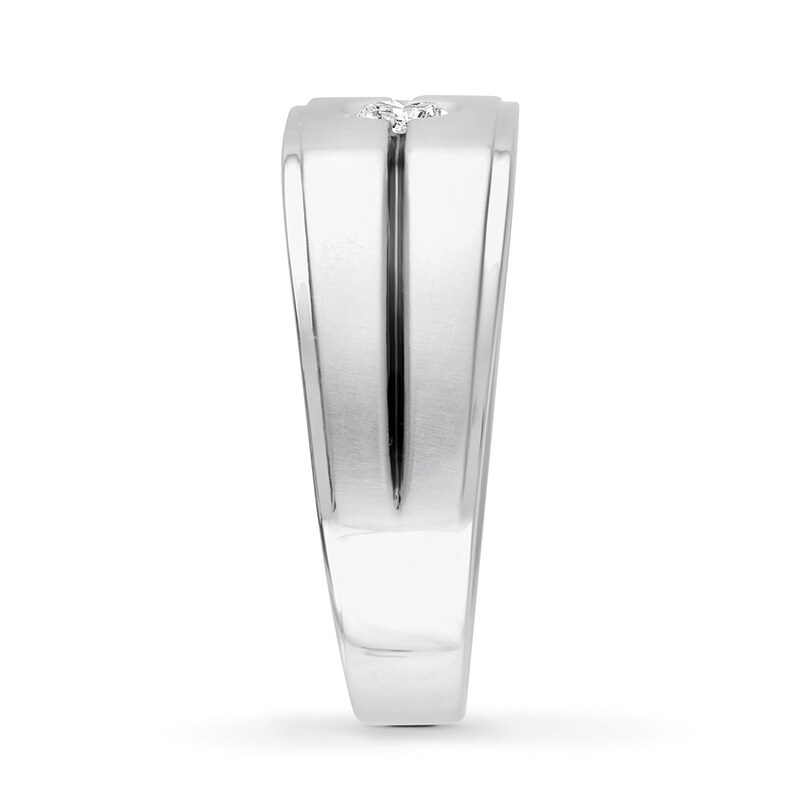 Main Image 3 of Men's Diamond Solitaire Ring 1/5 carat Round 14K White Gold