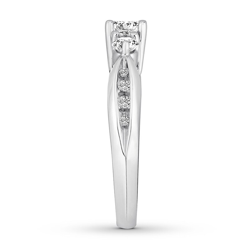 Main Image 3 of Diamond Engagement Ring 7/8 ct tw Round-cut 14K White Gold