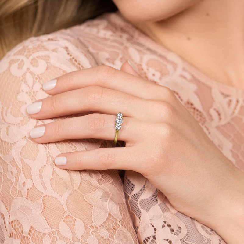 Main Image 4 of Diamond 3-Stone Ring 1 ct tw Round 14K Yellow Gold